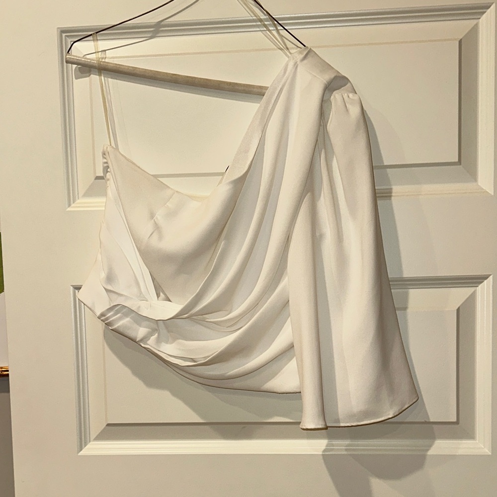 DO+BE Cream One-Shoulder Crop